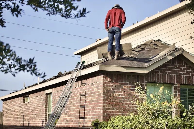 Professional roofer working on a residential roof in Wynnebrook Manor
